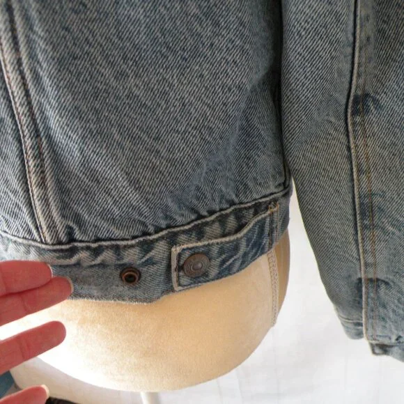 Levis Strauss & Co. women’s Jean Jacket size Medium With Sherpa Fleece Lining - Picture 15 of 16